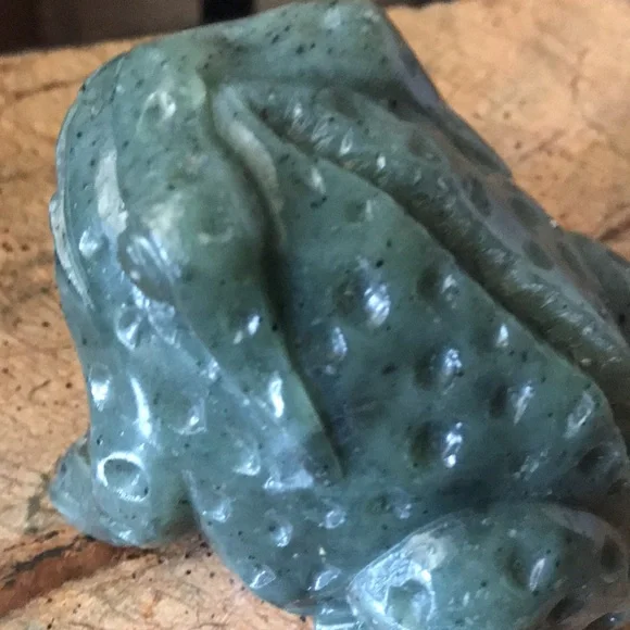 Vintage Heavy Jade Handcarved Frog Detailed